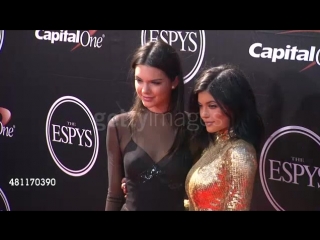 sisters at the espys ceremony at the microsoft theater in la (july 15, 2015)